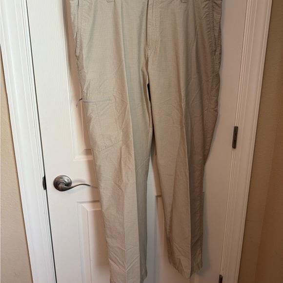 Columbia Tan Cargo Pants Lightweight Versatile - Picture 1 of 4